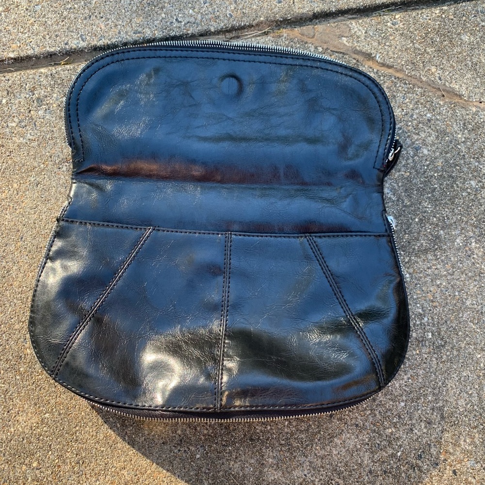 EUC Black Nine West Fold over, expanding clutch - Picture 3 of 8